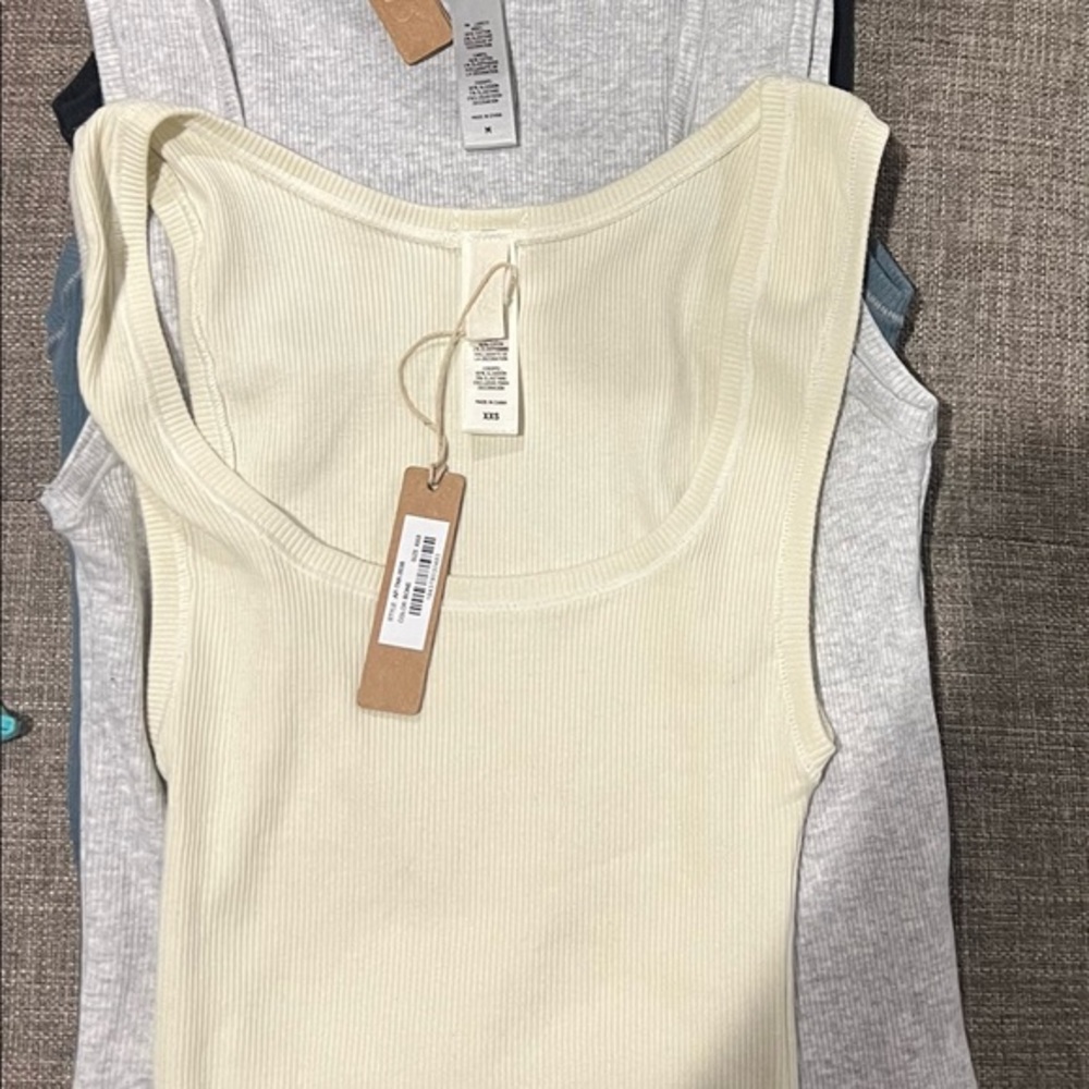 Skims Soft Lounge Tank - Picture 1 of 13